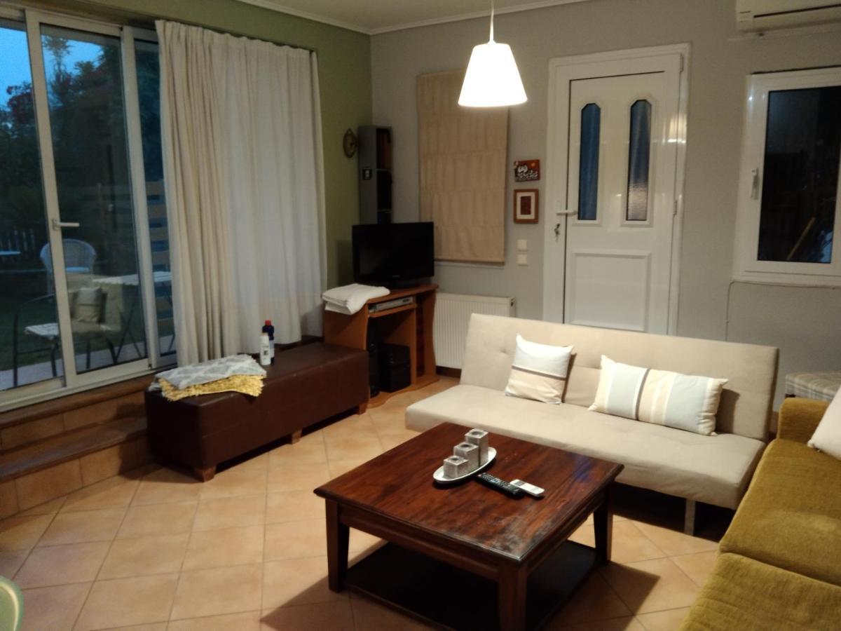 Ησυχες Διακοπες Villa Каламата Екстериор снимка